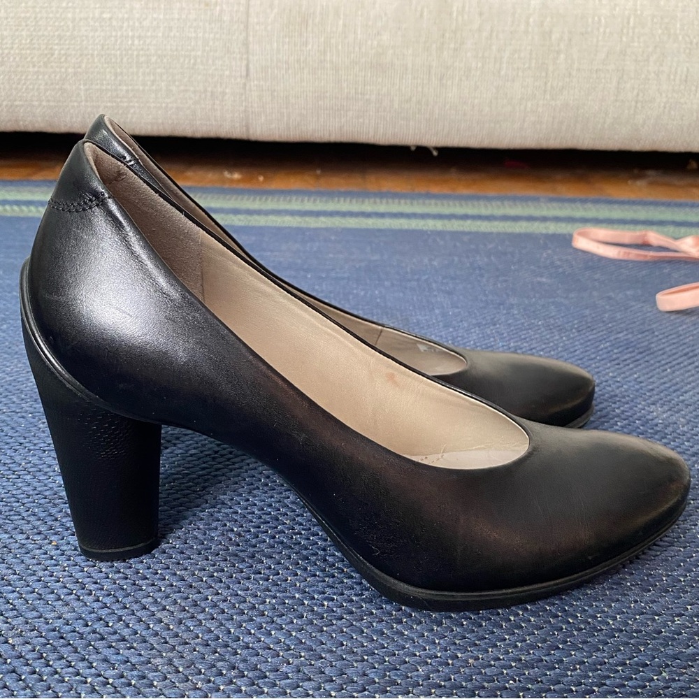 Ecco Classic Black Women's Heels